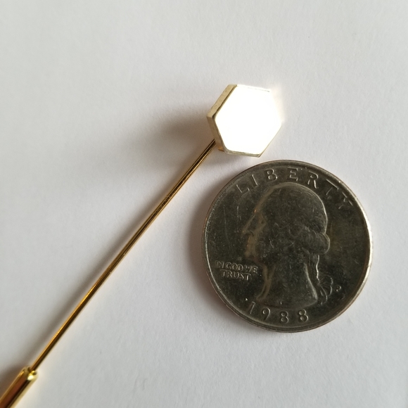Vintage stickpin hexagon honeycomb shape hexagonal gold tone - Picture 3 of 8